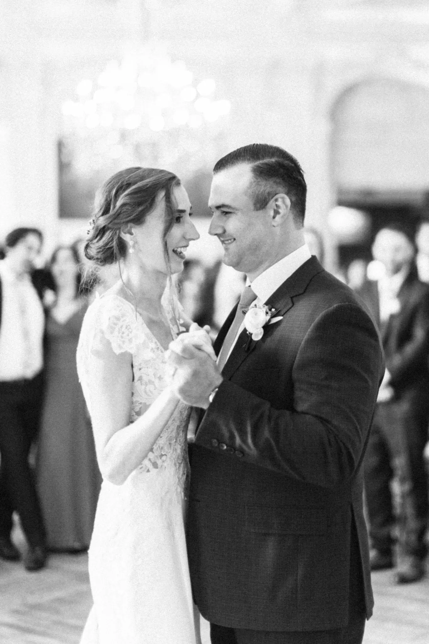 Sarah & MIke RoseCliff Mansion Wedding | Newport, RI 103 Kelly Dillon Wedding Photographer KellyDillonPhotography136 scaled