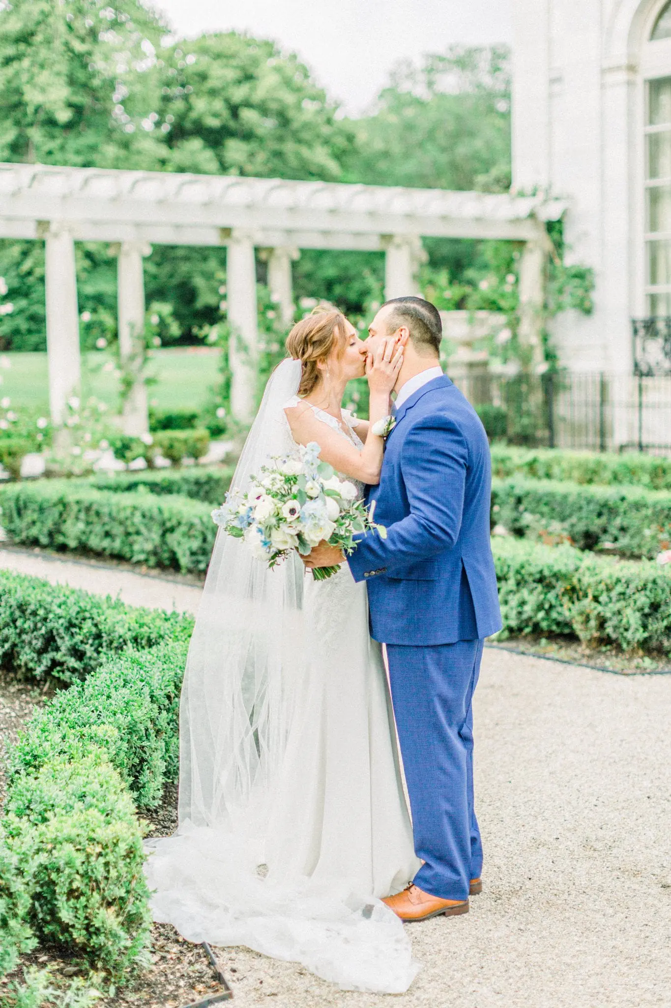 Sarah & MIke RoseCliff Mansion Wedding | Newport, RI 33 Kelly Dillon Wedding Photographer KellyDillonPhotography49 1 scaled
