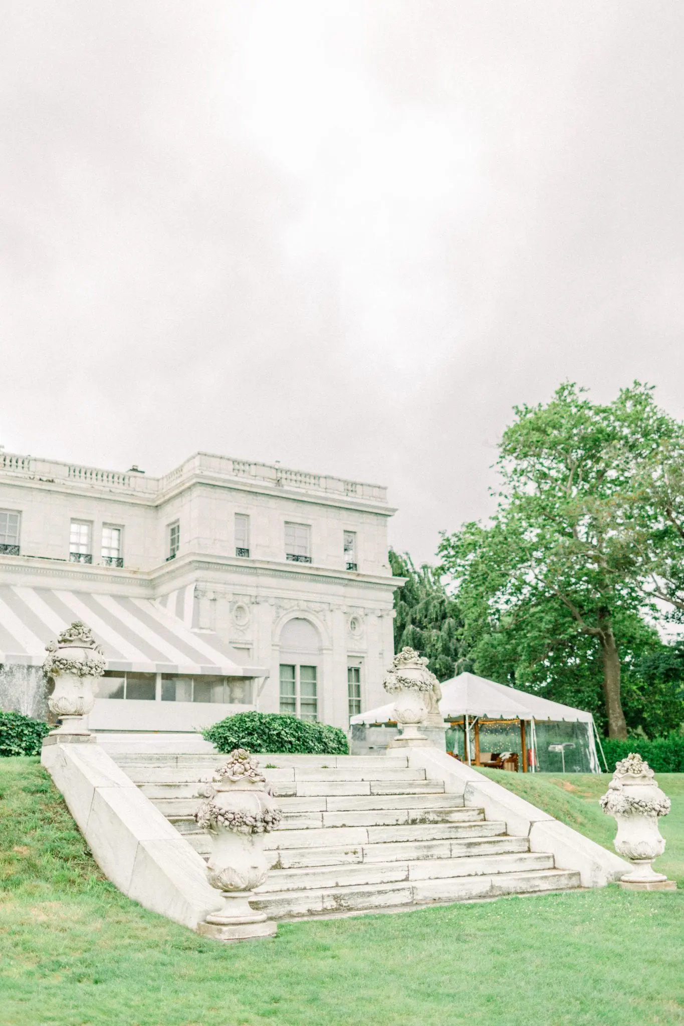 Sarah & MIke RoseCliff Mansion Wedding | Newport, RI 41 Kelly Dillon Wedding Photographer KellyDillonPhotography57 1 scaled