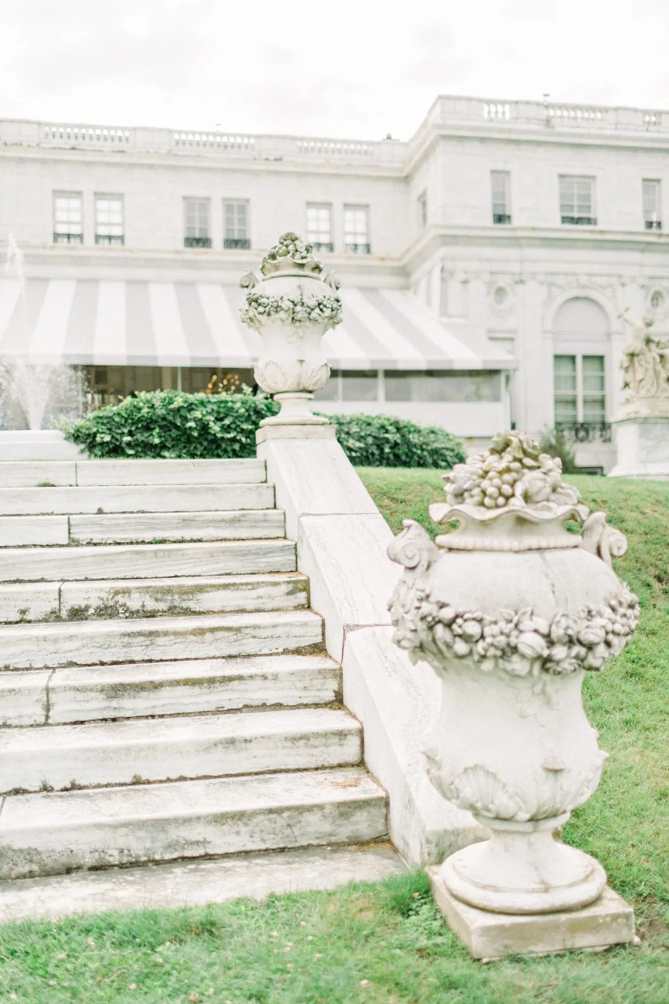 Sarah & MIke RoseCliff Mansion Wedding | Newport, RI 50 Kelly Dillon Wedding Photographer KellyDillonPhotography68 1 scaled