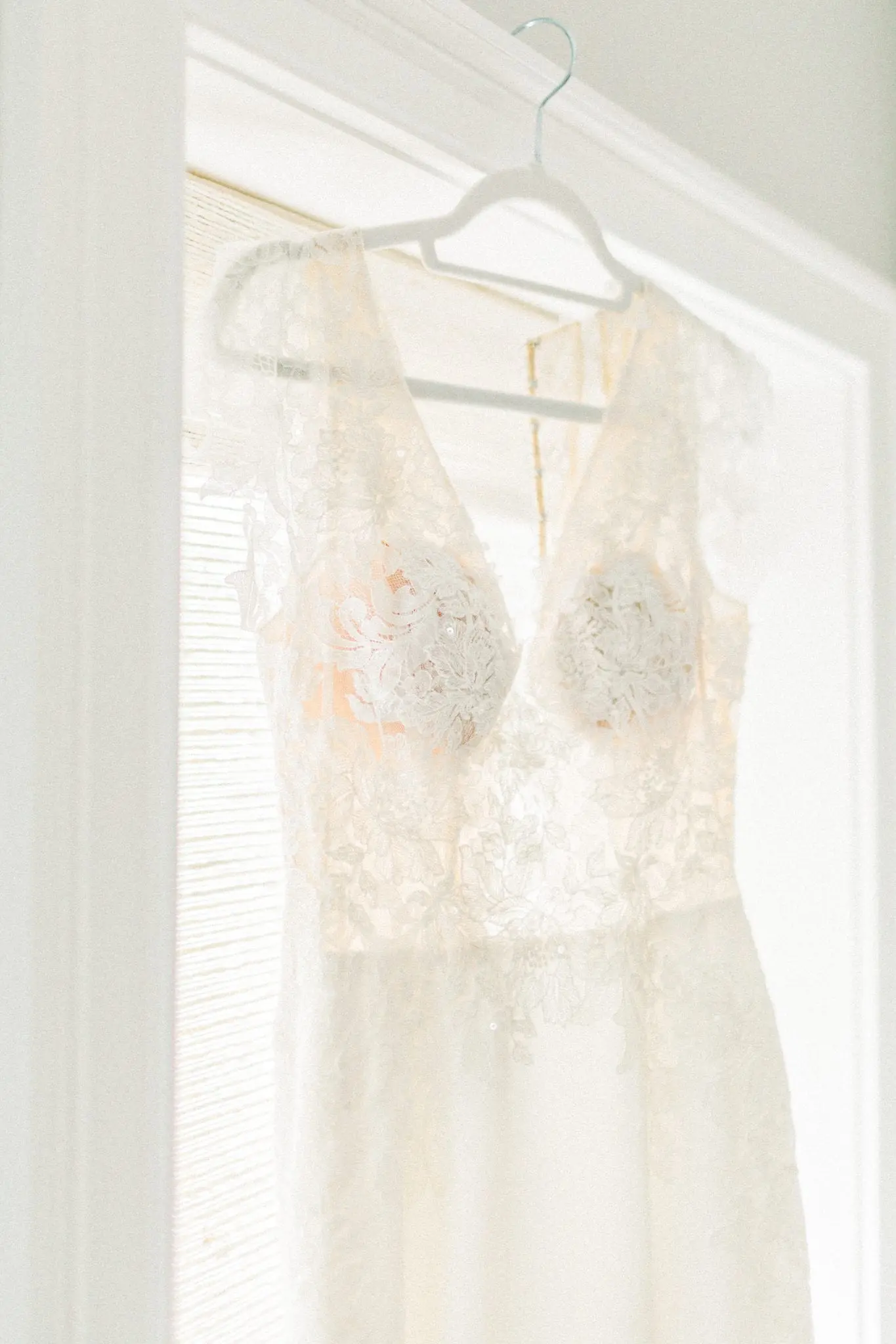 Sarah & MIke RoseCliff Mansion Wedding | Newport, RI 5 Kelly Dillon Wedding Photographer KellyDillonPhotography9 1 scaled