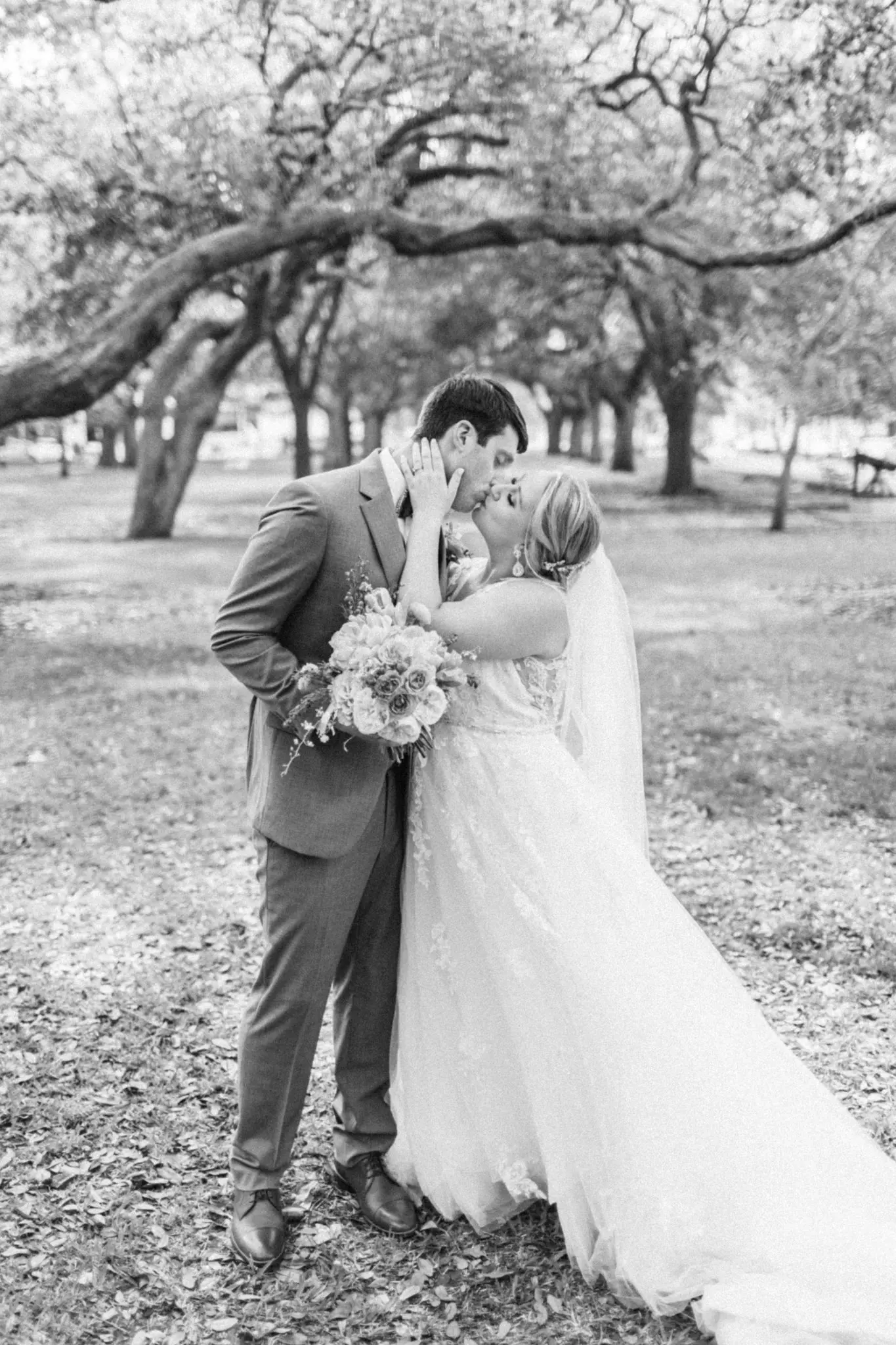 Melissa & Eric Patriots Point Links Wedding | Mount Pleasant, SC 65 Kelly Dillon Wedding Photographer KellyDillonPhotographyCharlestonSCWedding82 scaled