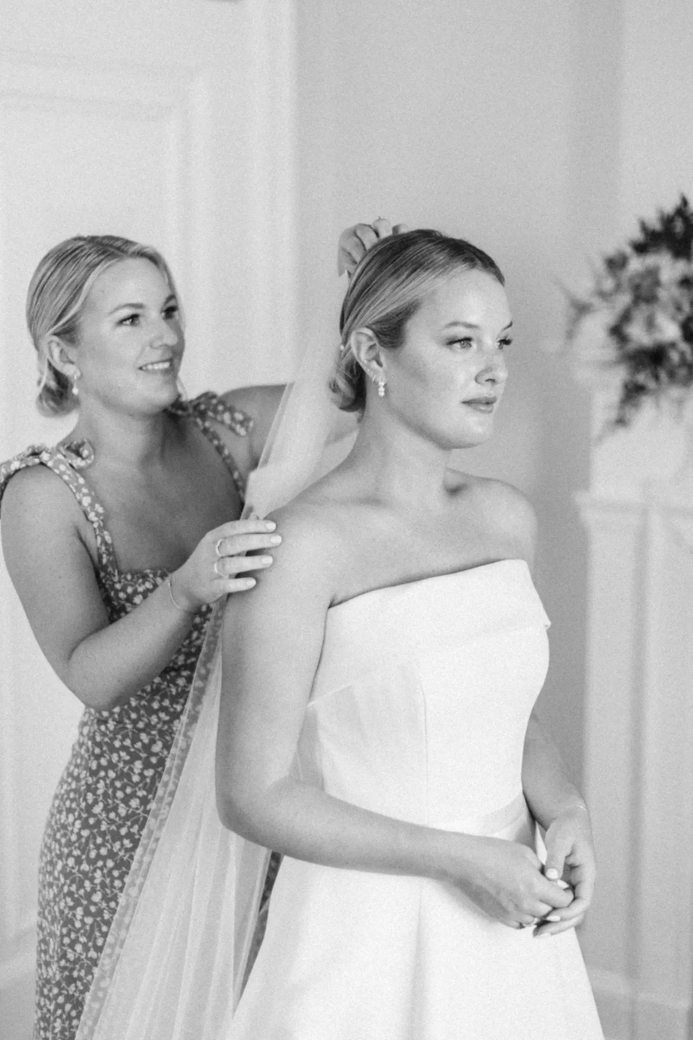Emily & Tyler Ocean Cliff Newport, RI Wedding 27 Kelly Dillon Wedding Photographer KellyDillonPhotographyOceanCliffNewportRIWedding31 scaled