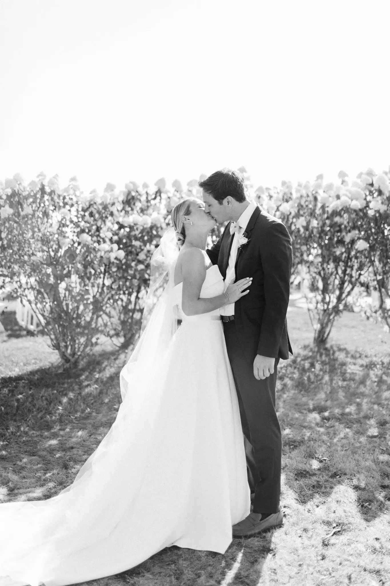 Emily & Tyler Ocean Cliff Newport, RI Wedding 41 Kelly Dillon Wedding Photographer KellyDillonPhotographyOceanCliffNewportRIWedding46 scaled