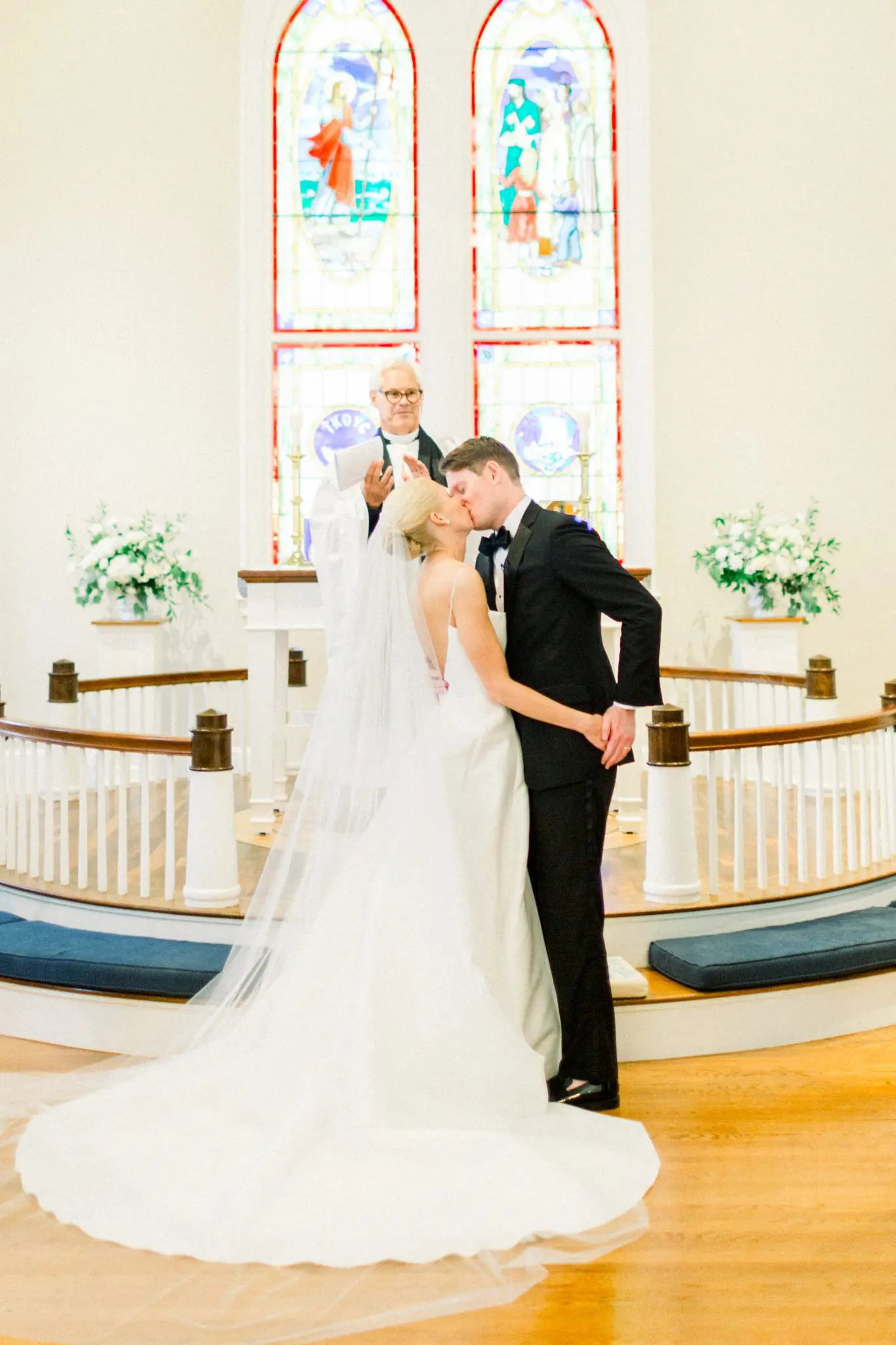 Caroline & Erik Wychmere Beach Club Cape Cod Wedding 39 Kelly Dillon Wedding Photographer KellyDillonPhotographyWychmereBeachClubCapeCodWeddingPhotography49 scaled