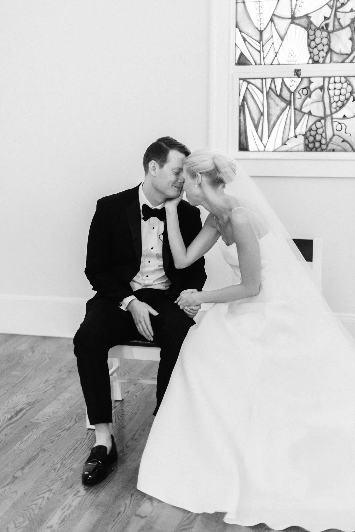 Caroline & Erik Wychmere Beach Club Cape Cod Wedding 40 Kelly Dillon Wedding Photographer KellyDillonPhotographyWychmereBeachClubCapeCodWeddingPhotography50 scaled