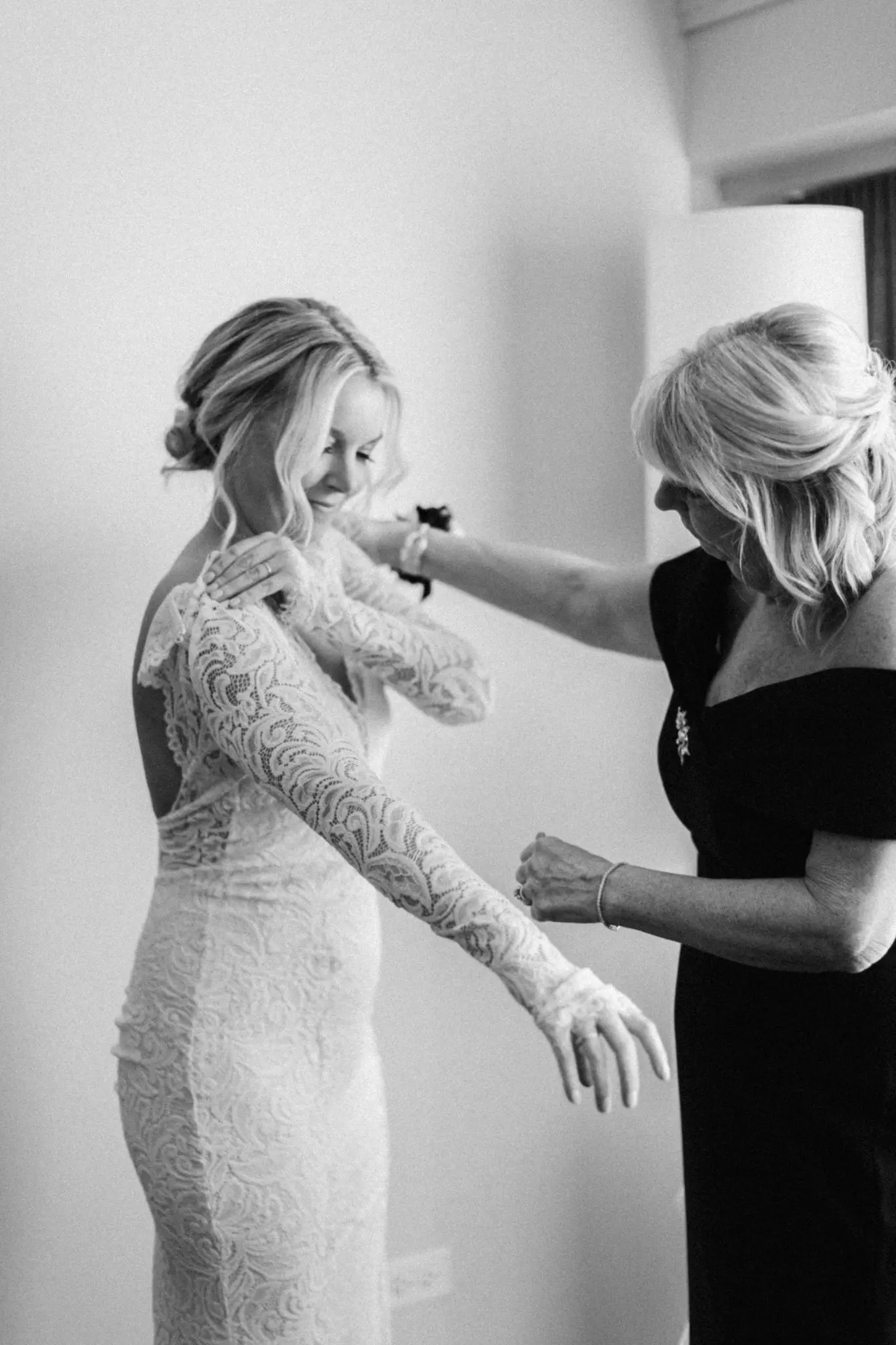 Hannah & Thomas The State Room Boston Wedding 15 Kelly Dillon Wedding Photographer KellyDillonPhotographyPhotographyTheStateRoomBostonWeddingPhotography16 scaled