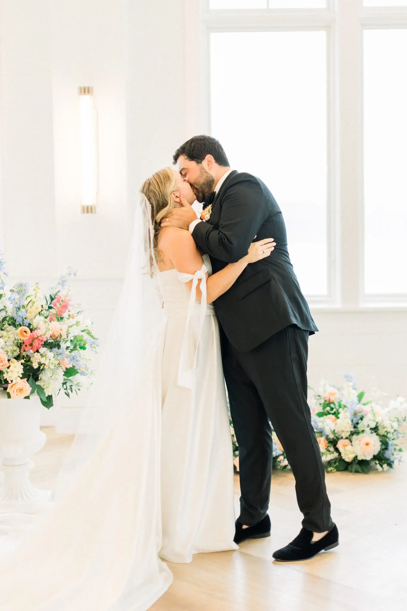 Becca & Rob Wychmere Beach Club The Dune Cape Cod Wedding 72 Kelly Dillon Wedding Photographer KellyDillonPhotographyPhotographyWychmereWeddingPhotographyCapeCodWeddingPhotographer80 scaled