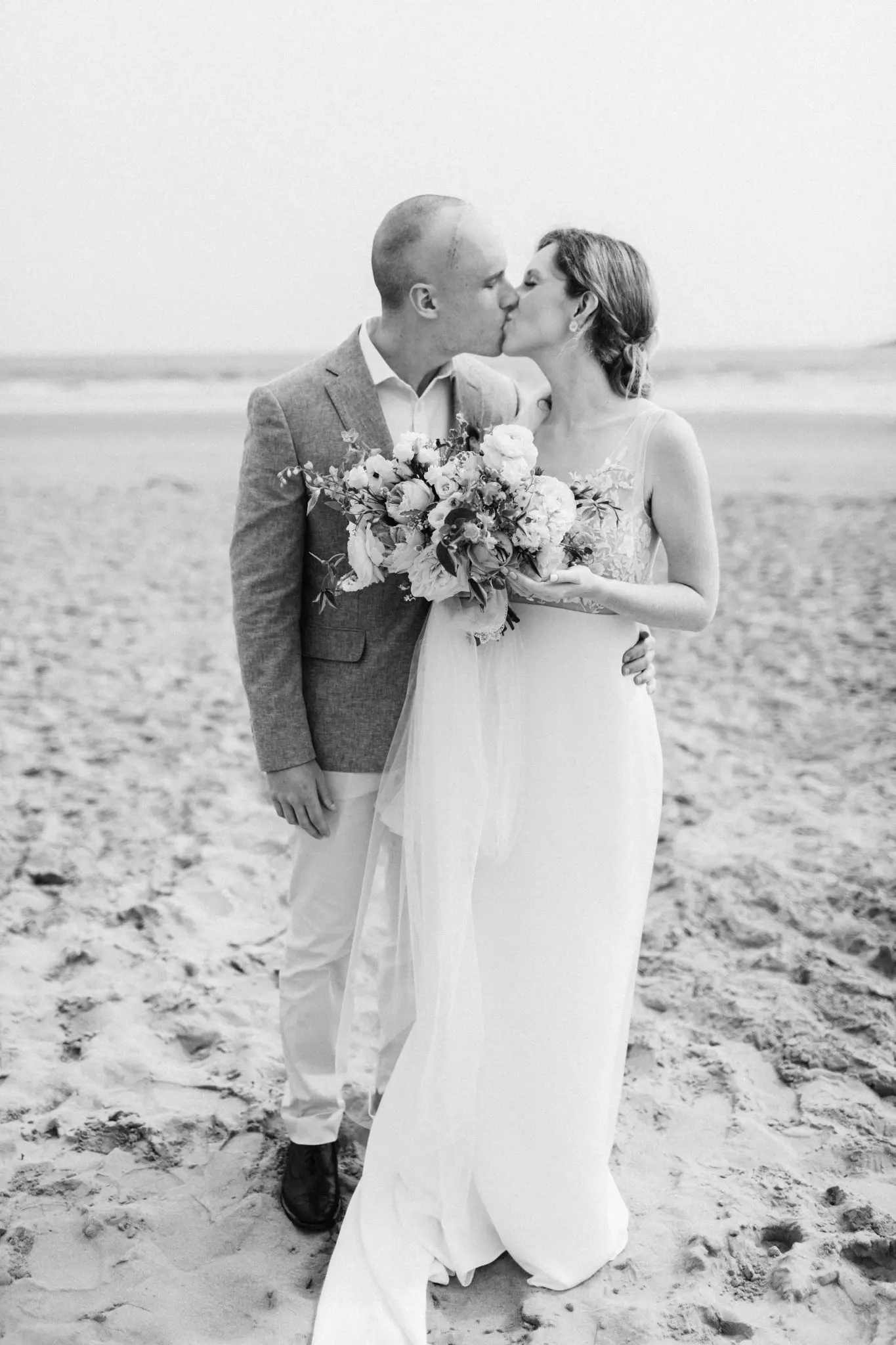 AIslinn & Charles Newport Beach Club Newport, RI Wedding 40 Kelly Dillon Wedding Photographer KellyDillonPhotographyNewportBeachHouseNewportRIWeddingPhotographyNewportRIWeddingPhotographer41 scaled