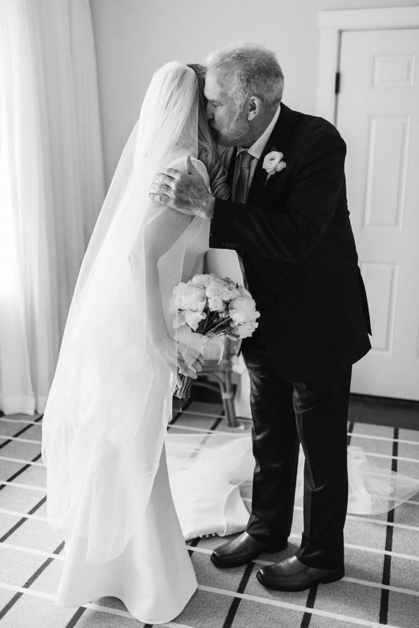 Kelly Dillon Wedding Photographer KellyDillonPhotographyChathamBarsInnCapeCodWeddingPhotogapherCapeCodWeddingPhotography30 scaled