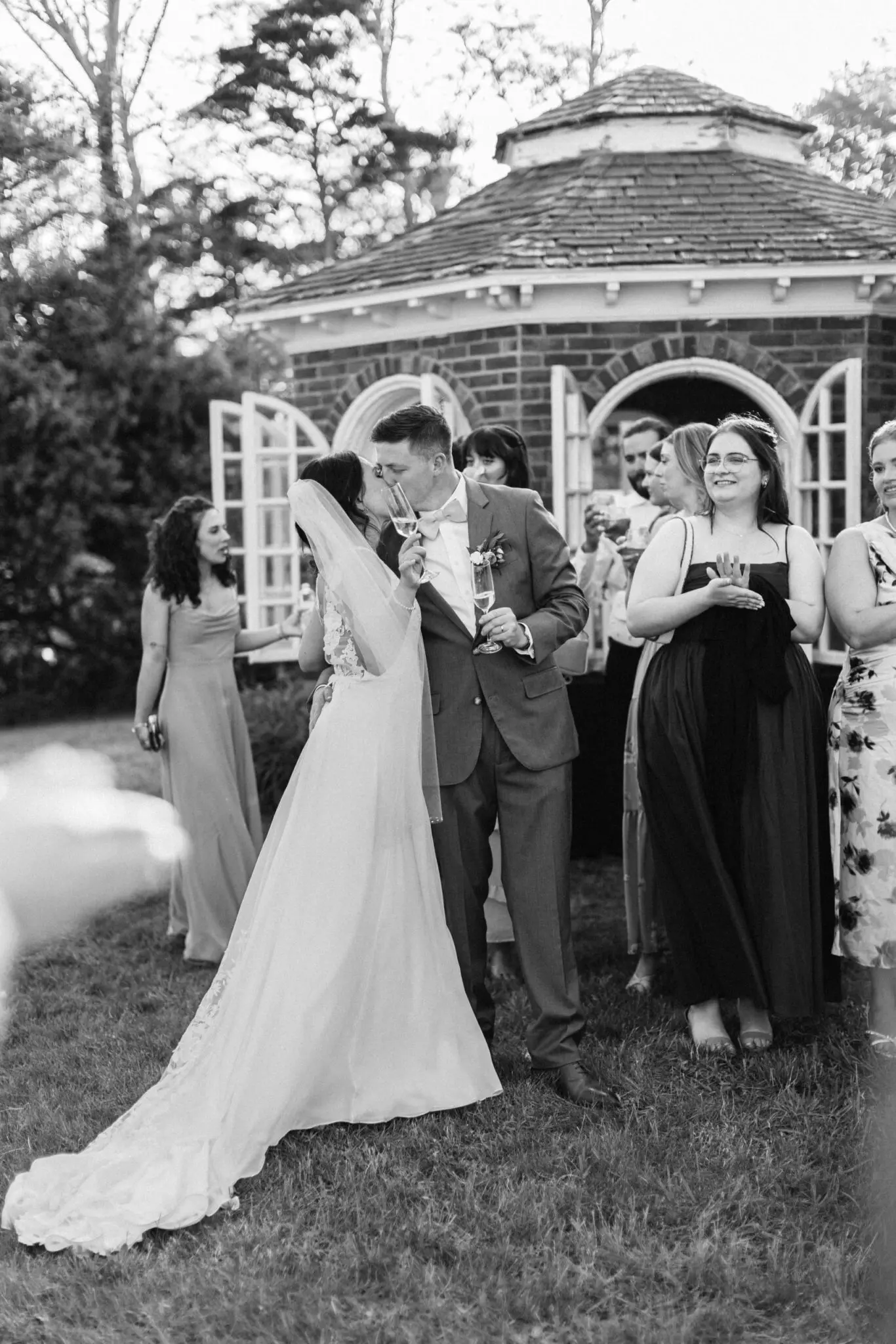 Kelly Dillon Wedding Photographer KellyDillonPhotographyChathamSummerHouseCapeCodWeddingPhotogapherCapeCodWeddingPhotography91 scaled