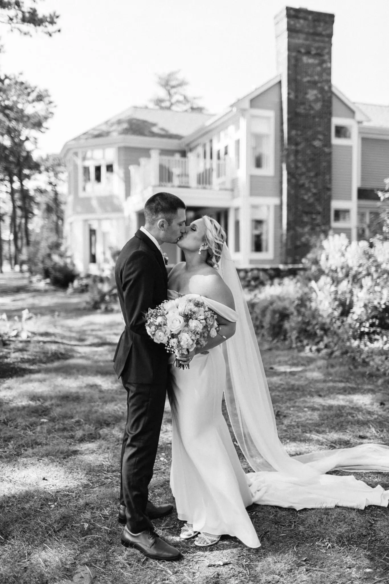 Kelly Dillon Wedding Photographer KellyDillonPhotographyWillobendCapeCodWeddingPhotogapherCapeCodWeddingPhotography14 scaled