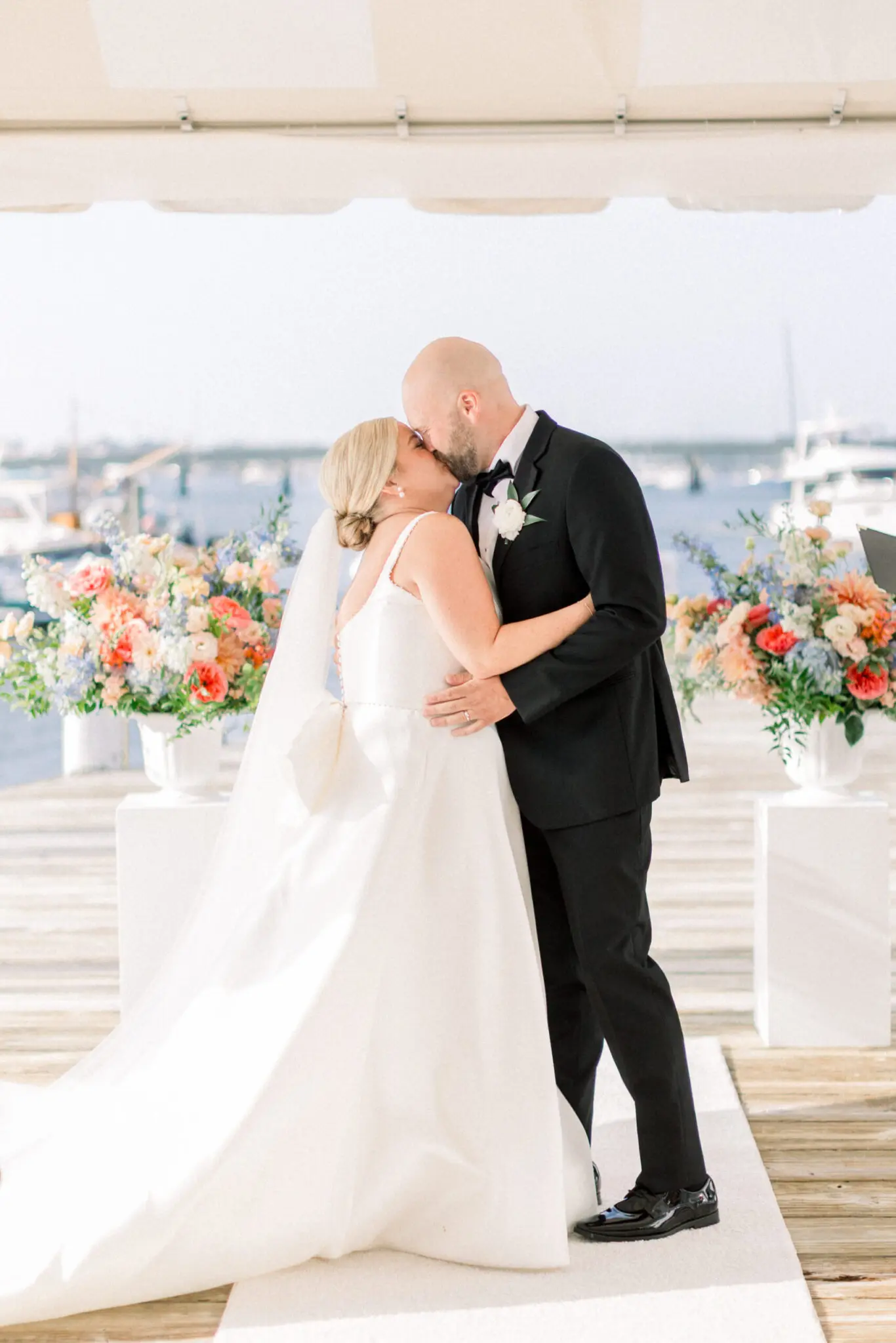 Hannah & Hunter Regatta Place Newport, RI Wedding 83 Kelly Dillon Wedding Photographer KellyDillonPhotographyRegattaPlaceWeddingPhotographyNewportRIWeddingPhotographyNewportRIWeddingPhotography83 scaled