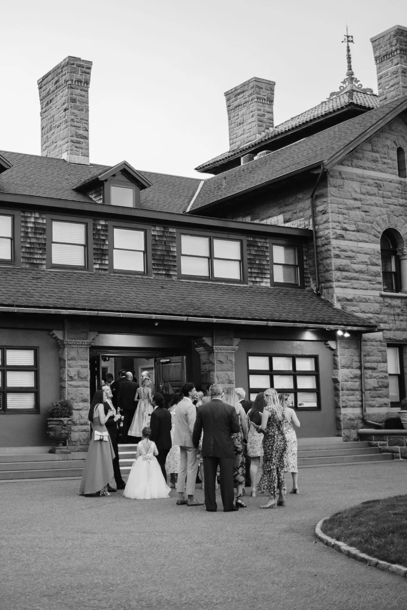 Kelly Dillon Wedding Photographer KellyDillonPhotographyOceanCliffNewportRIWeddingPhotographyNewportRIWeddingPhotographerNewportRIWeddingPhotography122 scaled