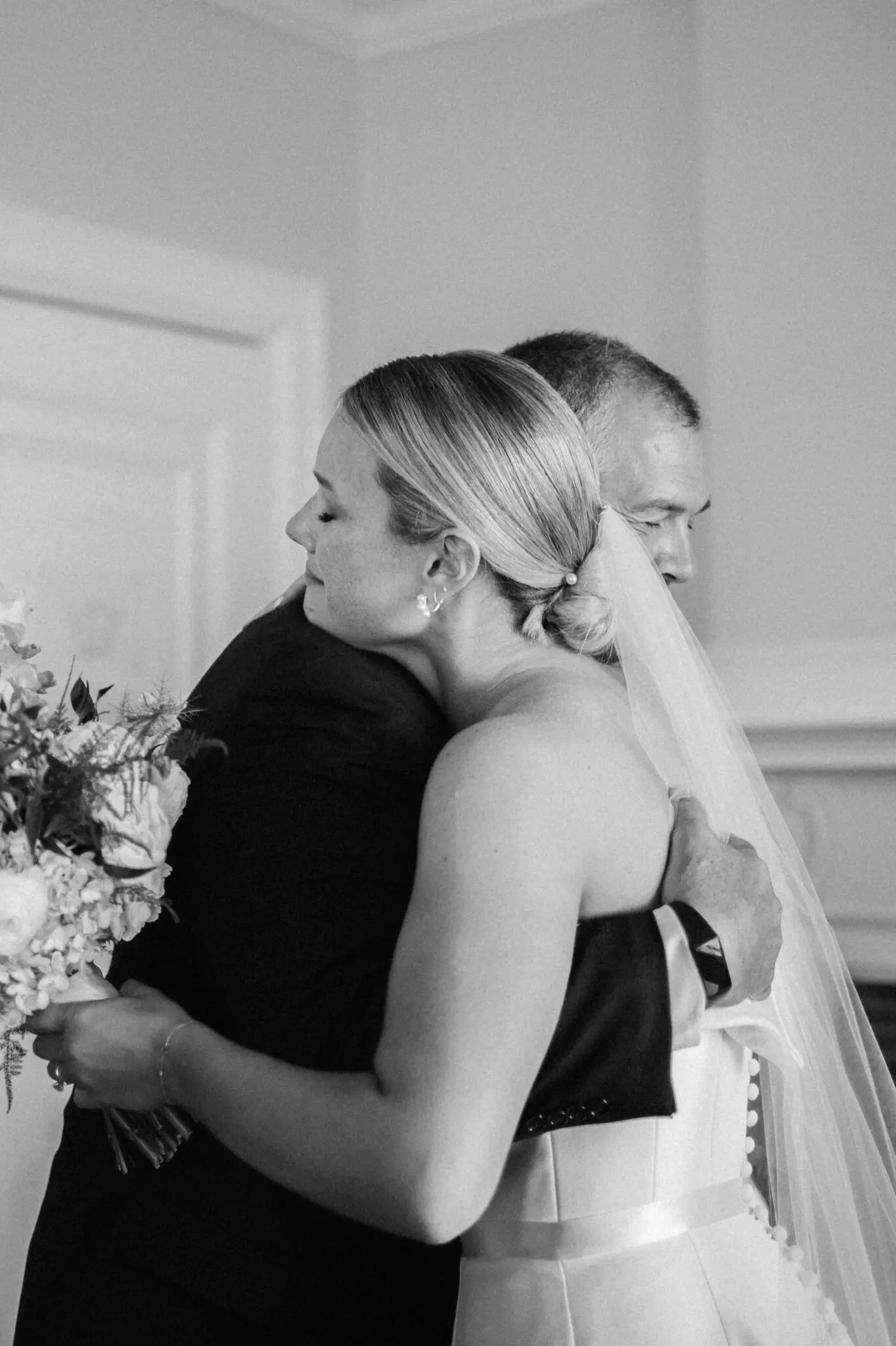 Kelly Dillon Wedding Photographer KellyDillonPhotographyOceanCliffNewportRIWeddingPhotographyNewportRIWeddingPhotographerNewportRIWeddingPhotography19 scaled