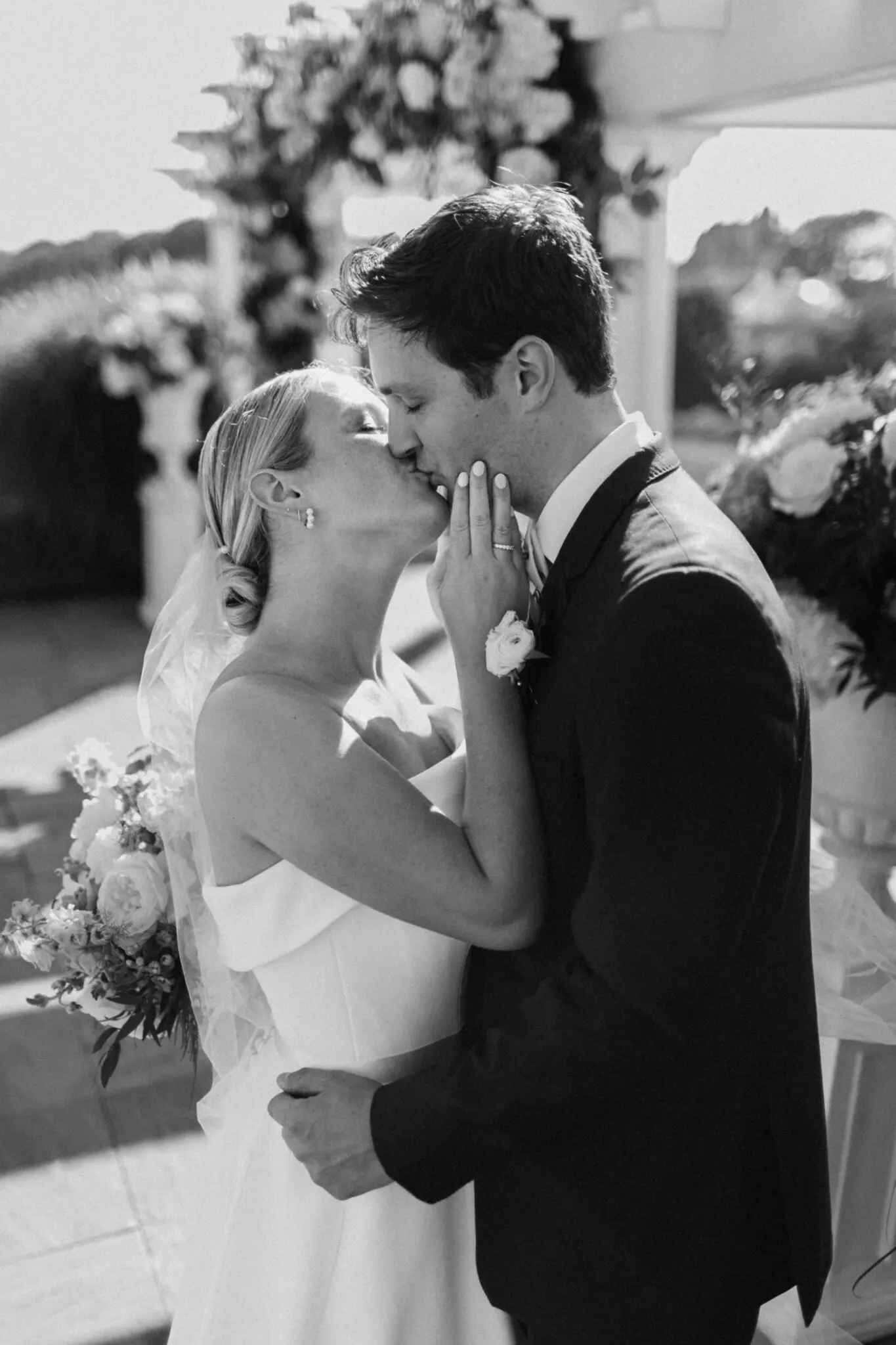 Kelly Dillon Wedding Photographer KellyDillonPhotographyOceanCliffNewportRIWeddingPhotographyNewportRIWeddingPhotographerNewportRIWeddingPhotography36 scaled