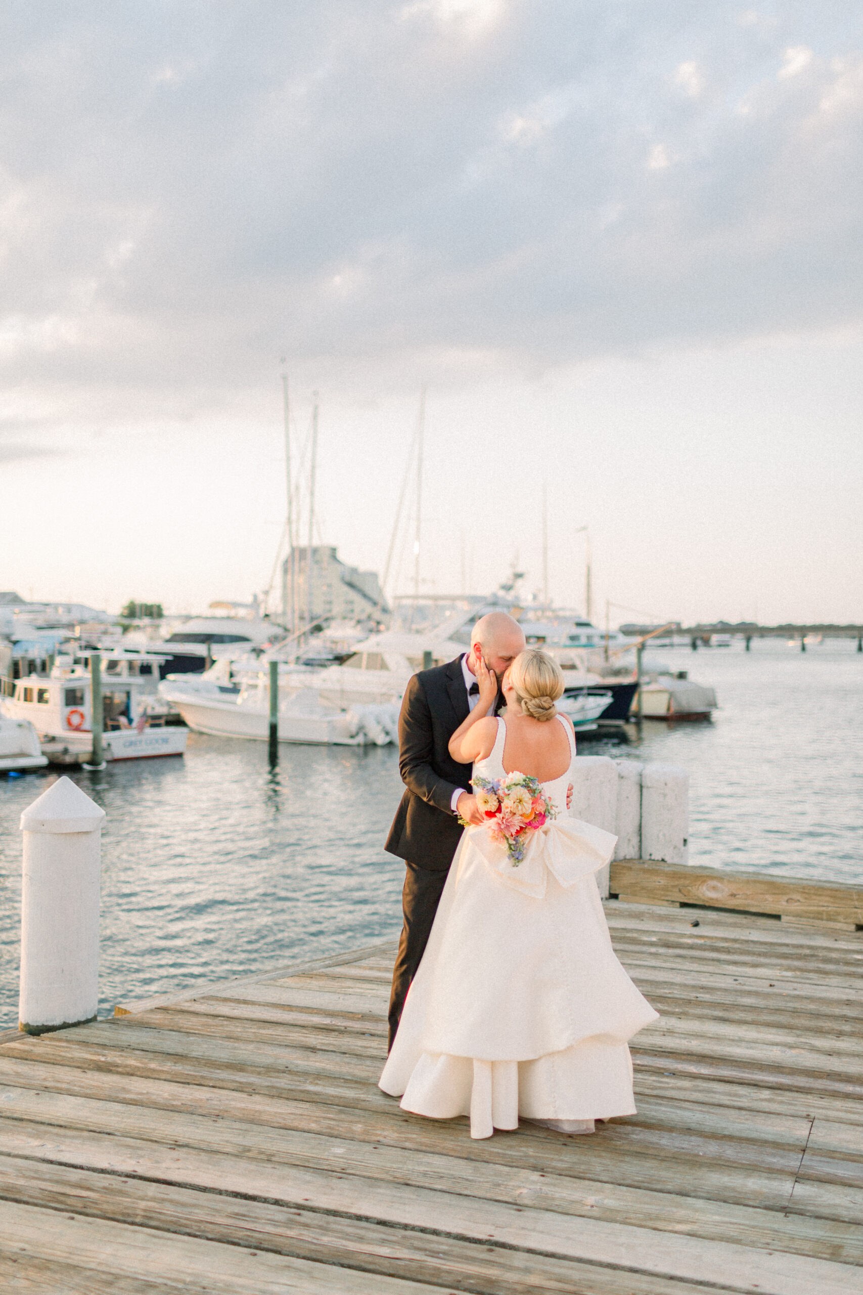 Hannah & Hunter Regatta Place Newport, RI Wedding 139 Kelly Dillon Wedding Photographer KellyDillonPhotographyRegattaPlaceWeddingPhotographyNewportRIWeddingPhotographyNewportRIWeddingPhotography139 scaled