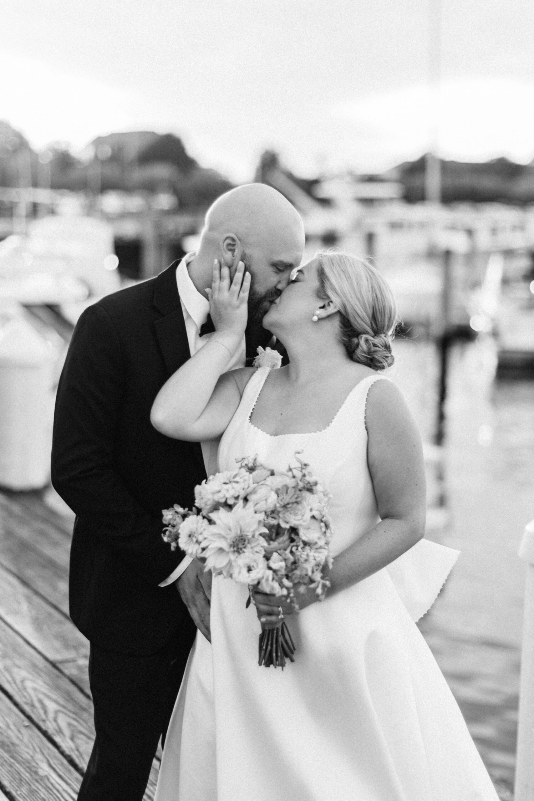 Hannah & Hunter Regatta Place Newport, RI Wedding 140 Kelly Dillon Wedding Photographer KellyDillonPhotographyRegattaPlaceWeddingPhotographyNewportRIWeddingPhotographyNewportRIWeddingPhotography140 scaled