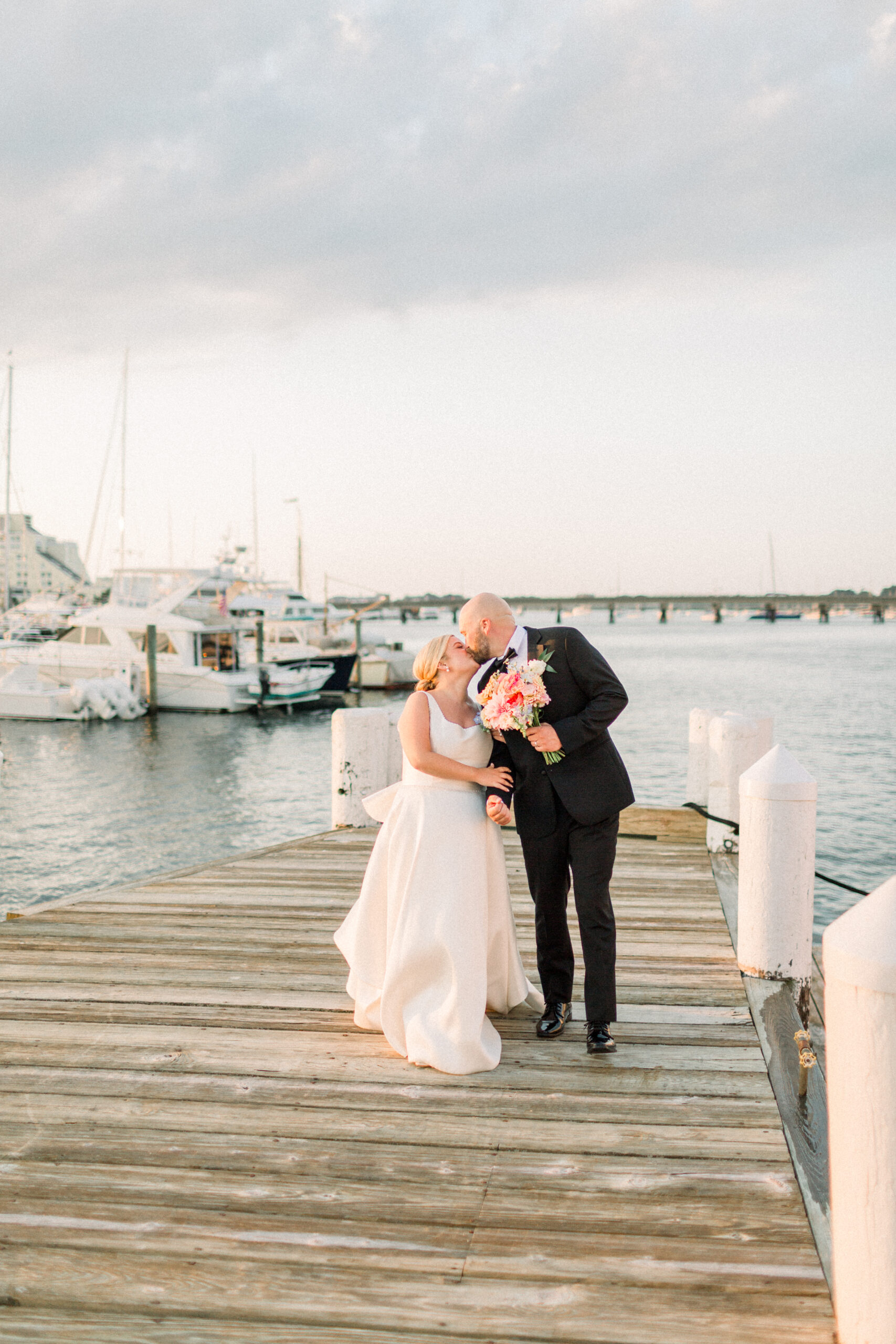 Hannah & Hunter Regatta Place Newport, RI Wedding 145 Kelly Dillon Wedding Photographer KellyDillonPhotographyRegattaPlaceWeddingPhotographyNewportRIWeddingPhotographyNewportRIWeddingPhotography145 scaled