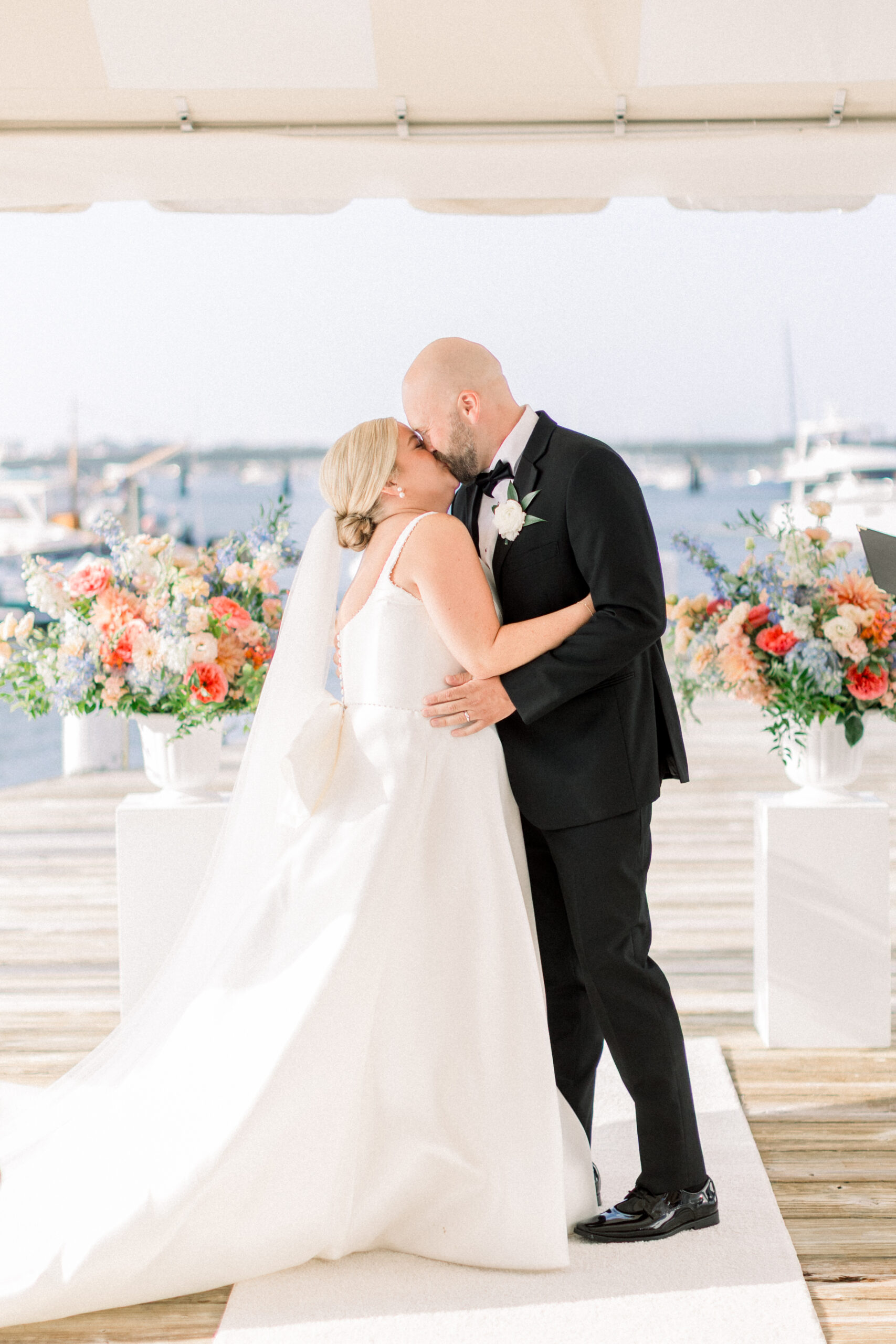 Hannah & Hunter Regatta Place Newport, RI Wedding 83 Kelly Dillon Wedding Photographer KellyDillonPhotographyRegattaPlaceWeddingPhotographyNewportRIWeddingPhotographyNewportRIWeddingPhotography83 scaled